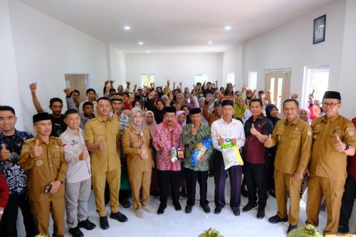 Bupati Gowa Serahkan Bantuan PKH dan BPNT di Kecamatan Bontolempangan