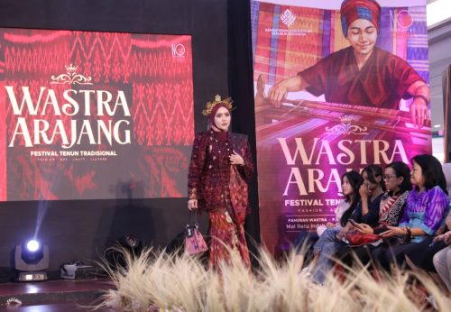 Dekranasda Makassar Promosikan Tenun Lokal di Ajang Budaya Wastra Arajang 2025