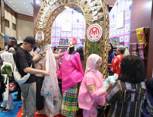 Koleksi UMKM Makassar Curi Perhatian di INACRAFT 2025, Baju Bodo Ludes Diborong Pengunjung