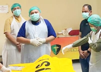 Sat Reskrim Lakukan Pemeriksaan Forensik Korban Gantung Diri di RS Bhayangkara Makassar