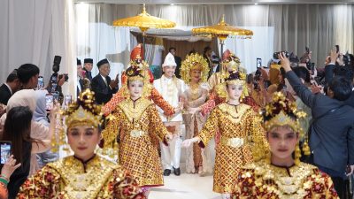 Prosesi Akad Zulfiqar–Roida Berbalut Adat & Haru, Dihadiri Tokoh Nasional