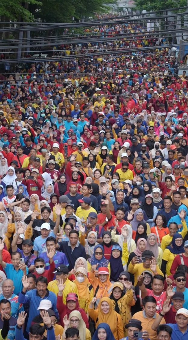 Ribuan Warga Meriahkan Jalan Santai Rayakan HUT Korpri dan HUT Kota Makassar ke-418
