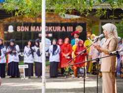 Aliyah Mustika Ilham Pimpin Upacara HGN ke-80 di SD Kompleks Mangkura