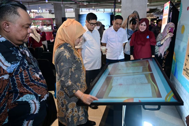 Aliyah Mustika Ilham Buka Pameran “Makassar Tempo Doeloe”