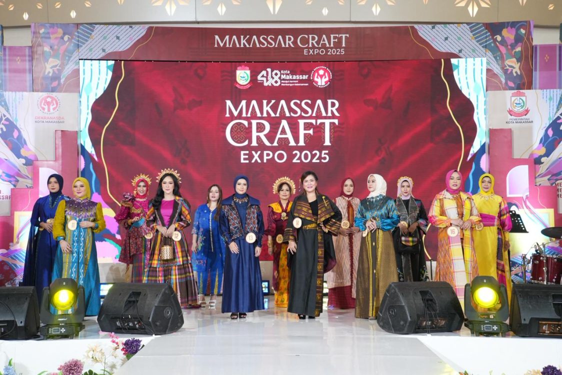 Lomba Fashion Show Baju Wastra Meriahkan Hari Kedua Makassar Craft Expo 2025