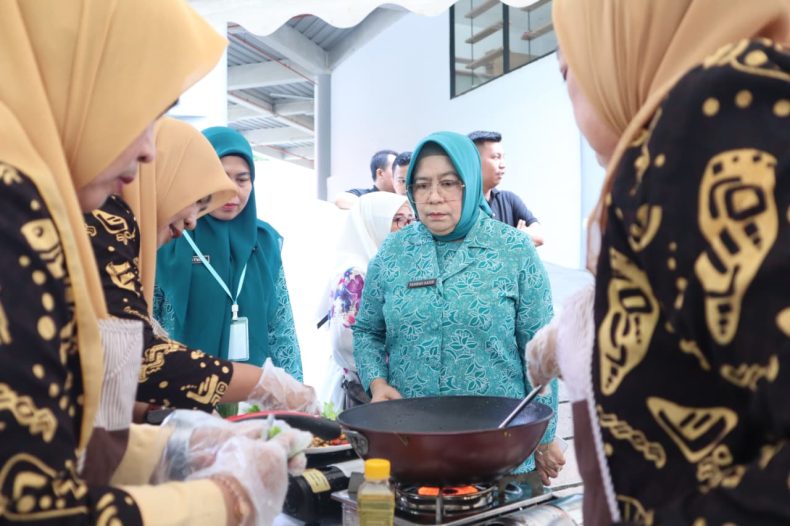 TP PKK Makassar Gelar Lomba Masak Ikan, Ujung Pandang Raih Juara 1