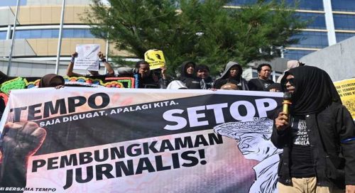 Aksi Bela TEMPO di Makassar Ricuh, Massa Diduga Bayaran Serang Jurnalis