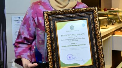 Aliyah Mustika Ilham Terima Penghargaan PAI Terbaik II untuk Makassar