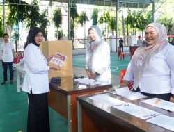 Antusias Warga Mangkura, Wawali Makassar Ikut Mencoblos di TPS 01