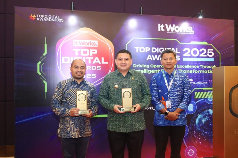 Aplikasi Lontara+ Antar Makassar Raih Golden Trophy Digital Awards 2025