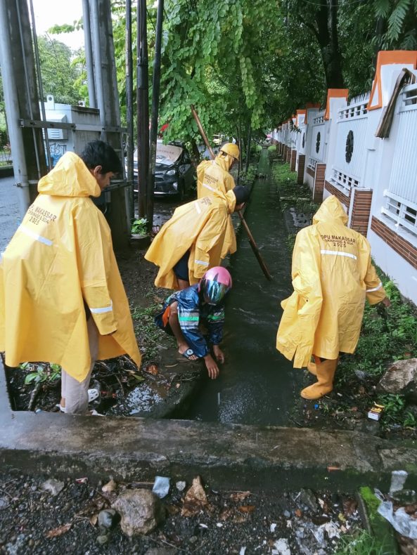 Makassar Diguyur Hujan, Tim Satgas Drainase Diterjunkan ke Titik Rawan
