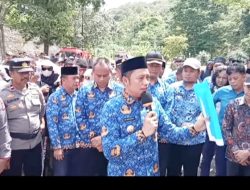 Bupati Enrekang Temui Massa Pendemo  Tolak Investor Tambang EMAS