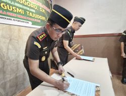 Pengambilan Sumpah Dua Pejabat Kasi, Kasi Intel dan Kasi Pidum Dilantik Kajari Enrekang