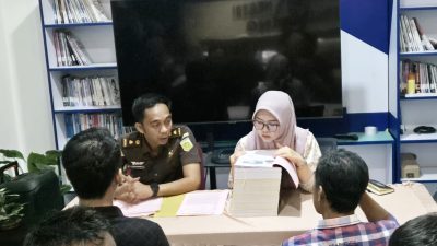 Dua Tersangka SM Dan HD Kasus Bansos Dugaan Korupsi BPNT 4,8 Milyar Ditahan Kejari Enrekang 