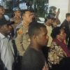 Jenazah Maksi Bless Diantar ke Polresta Sorong Kota, Aksi Keluarga Korban Berujung Ricuh