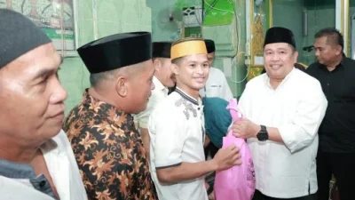 Safari Ramadan, Bupati Takalar Bagi Paket Lebaran hingga Modal UMKM
