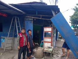 Tanpa Penertiban, Warga Tamalanrea Bongkar Sendiri Lapaknya di Atas Drainase
