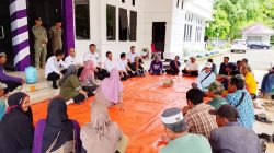 Wabup Enrekang Andi Tenri Liwang Lesehan Santai Temui Warga Ampu Maiwa