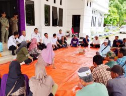 Wabup Enrekang Andi Tenri Liwang Lesehan Santai Temui Warga Ampu Maiwa