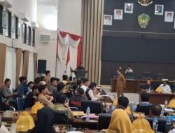 Ricuh RDPU DPRD Gowa, Nyaris Pecah Bentrokan di Ruang Rapat